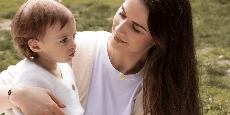 Qué joyas regalar a una madre: tipos y significados