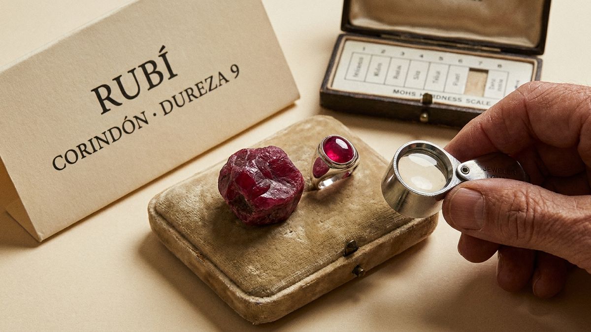 Portada de rubí propiedades significado: mineral y simbolismo
