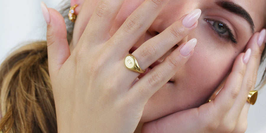 compromiso romano mineral El significado de los anillos en los dedos