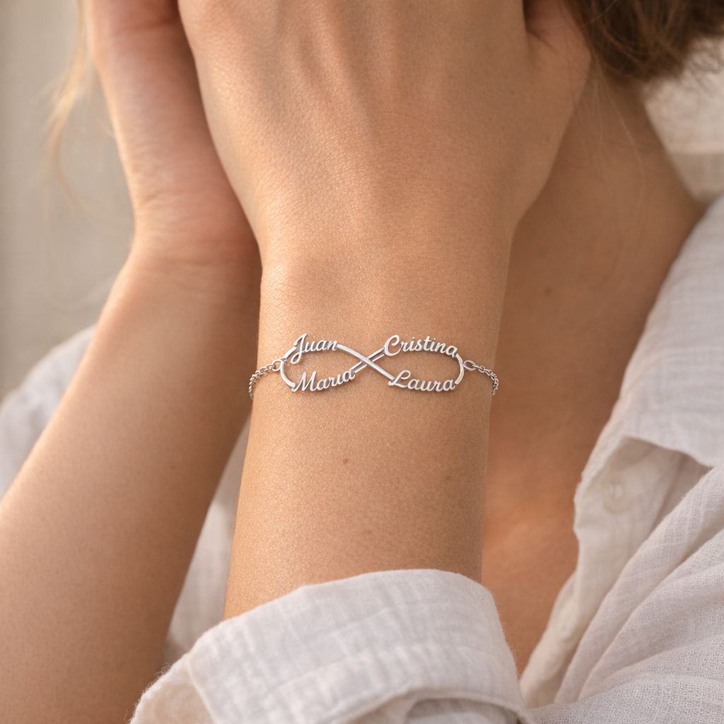 Pulsera de Plata 925 con Nombres Grabados - joya puesta | Customima