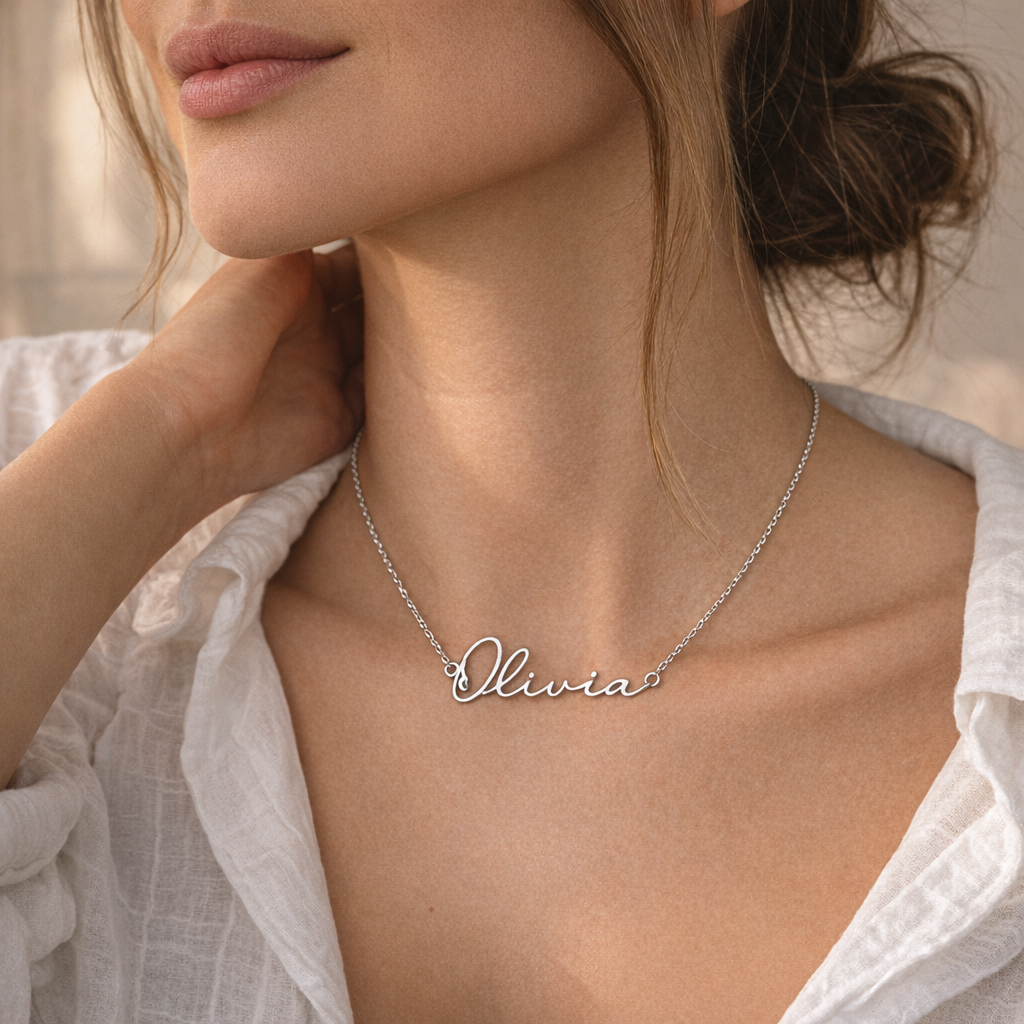 Collar Caligrafía de Plata 925 con Nombre Grabado - joya puesta | Customima