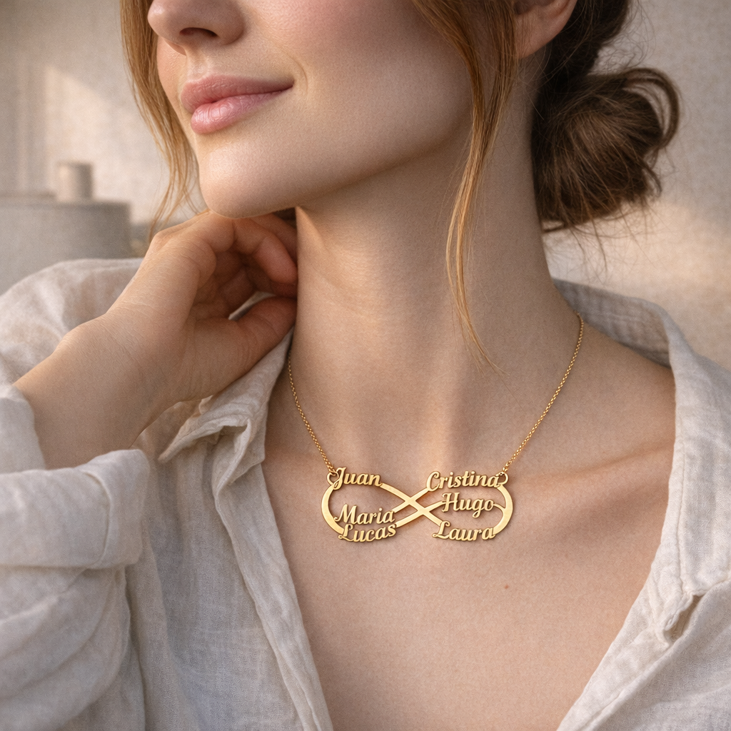 Collar Infinito Seis de Oro 18K con Nombres Grabados - joya puesta | Customima