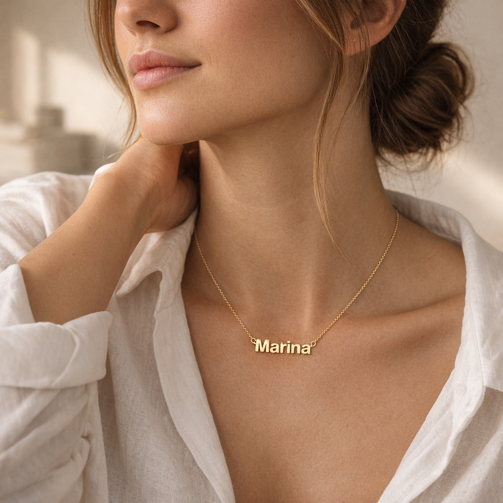 Collar Minimal Forzatina de Oro 18K con Nombre Grabado - joya puesta | Customima