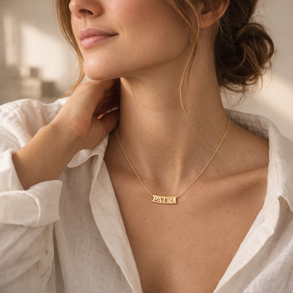 Colgante Castellano de Oro 18K con Nombre Grabado - joya puesta | Customima