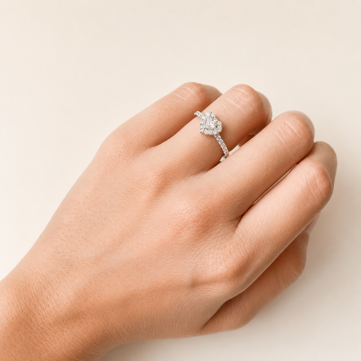 Anillo de Oro 9K con Diamantes de Laboratorio para Mujer
