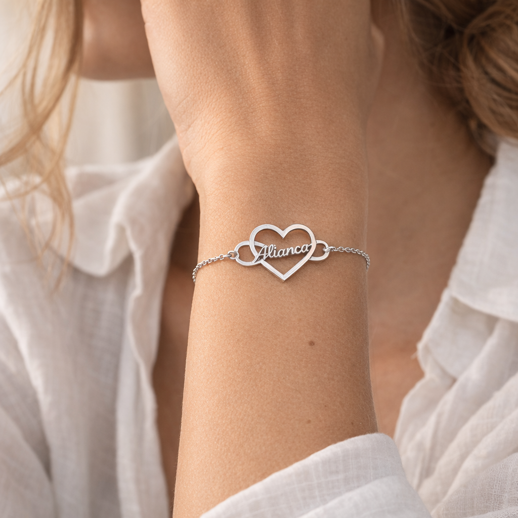 Pulsera Infinity Love de Plata 925 con Nombre Grabado - joya puesta | Customima