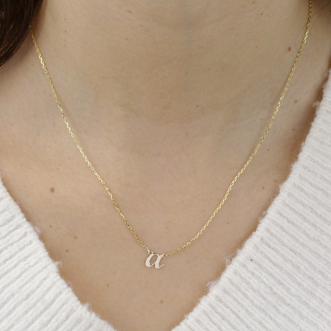 Collar de Oro 9K con Inicial Grabada