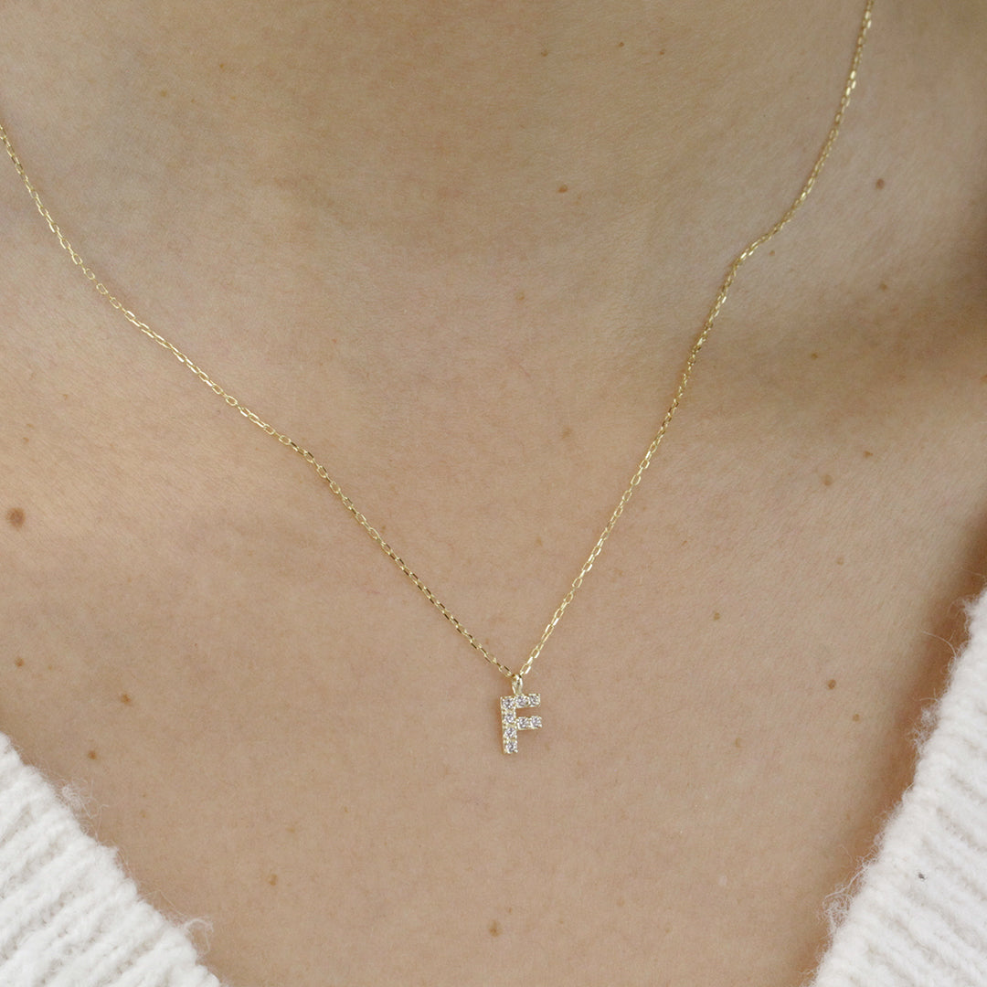 Collar de Oro 9K con Inicial Grabada