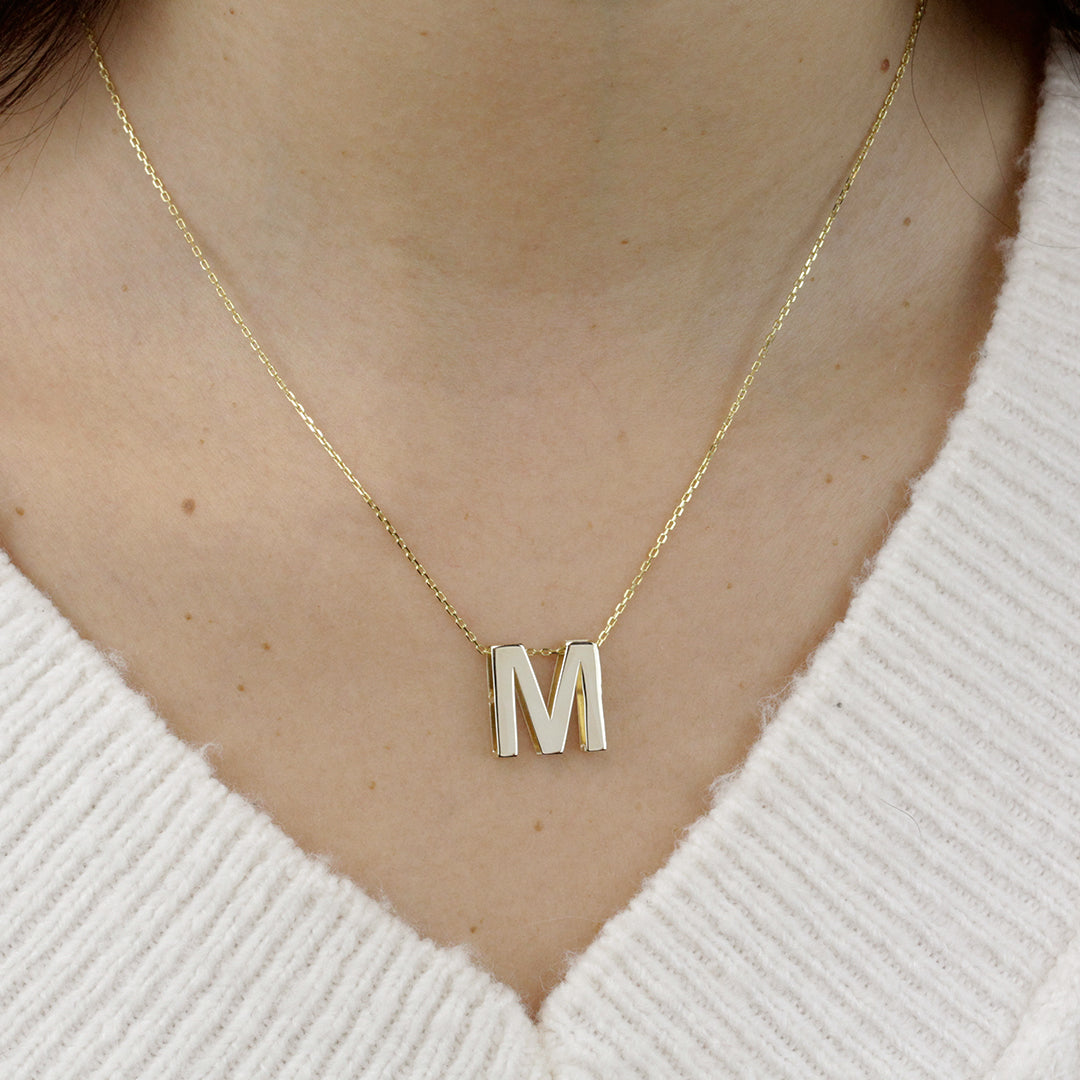 Collar con inicial Volumen