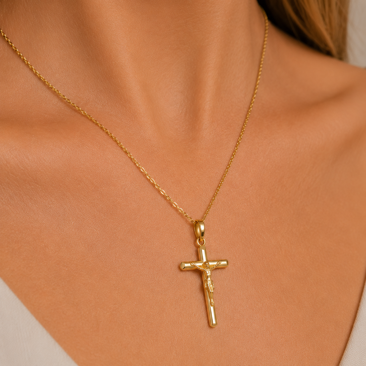 Colgante Cruz Cristo de Oro 9K