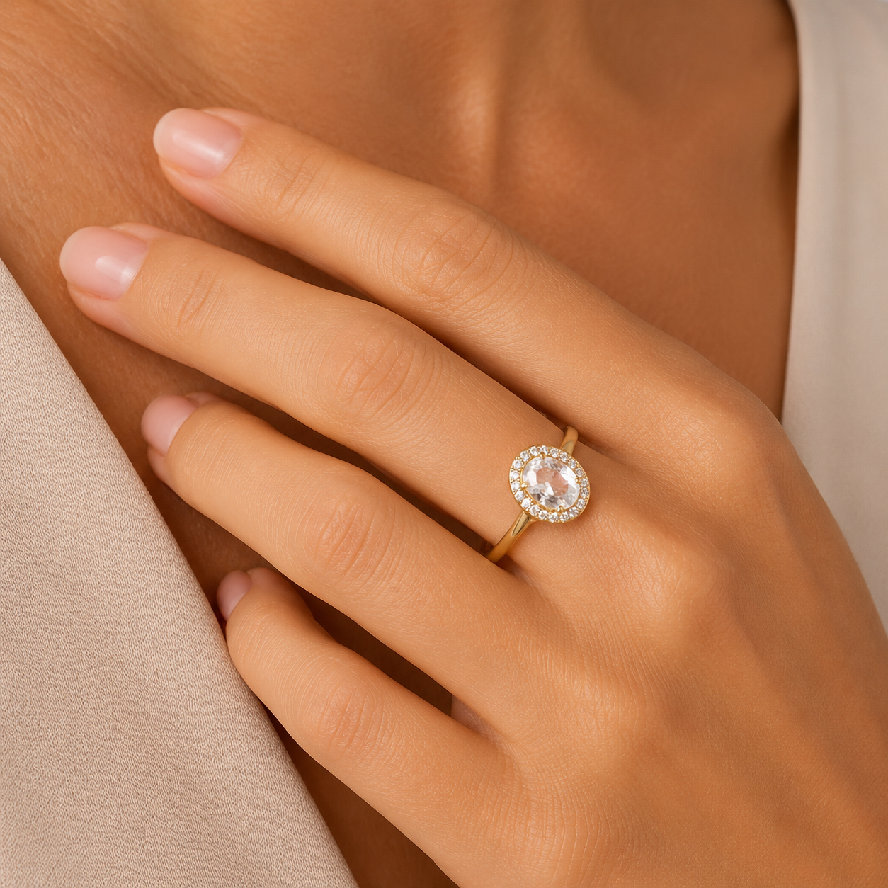 Anillo Solitario de Oro 9K con Circonitas