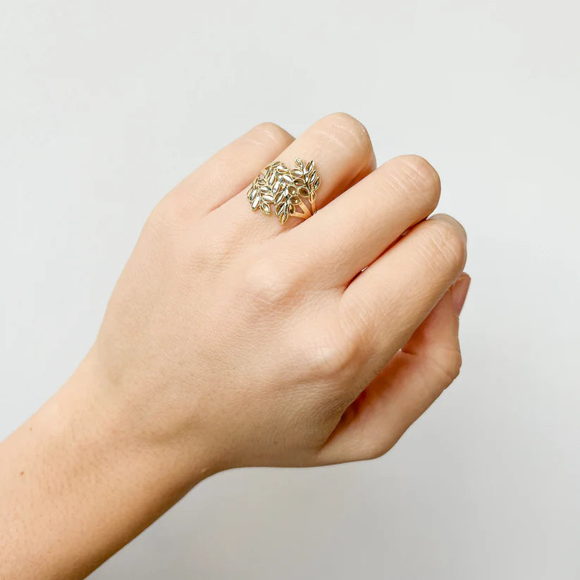 Anillo Ancho Hojas Satinadas de Oro 9K