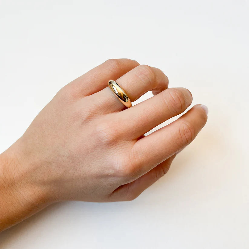 Anillo Liso Volumen de Oro 18K