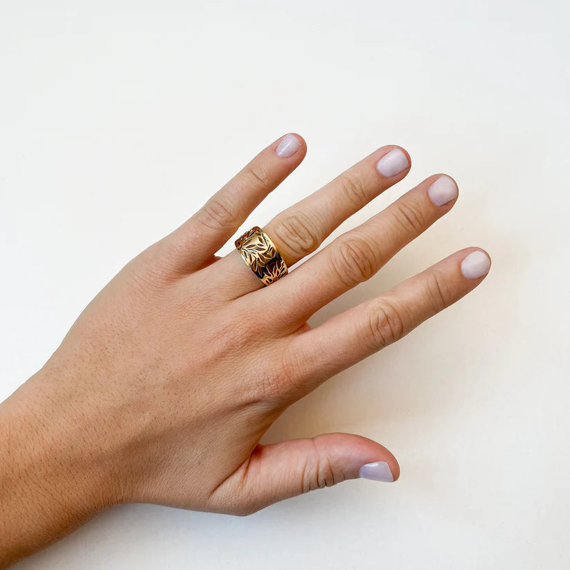 Anillo Ancho de Oro 18K para Mujer con Hojas