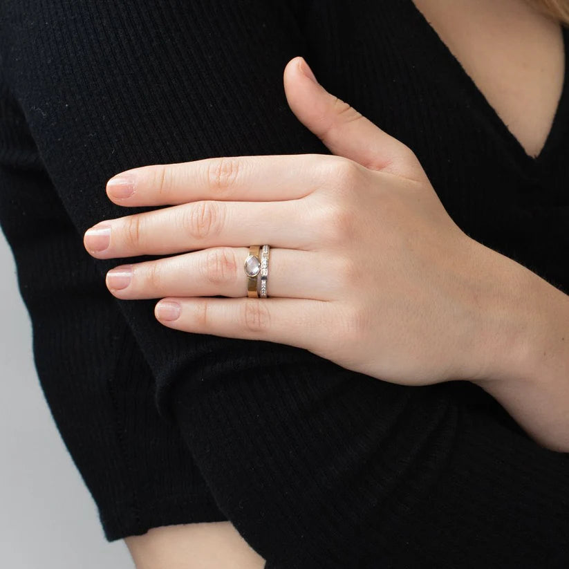 Anillo de Oro 9K con Aguamarina y Circonitas