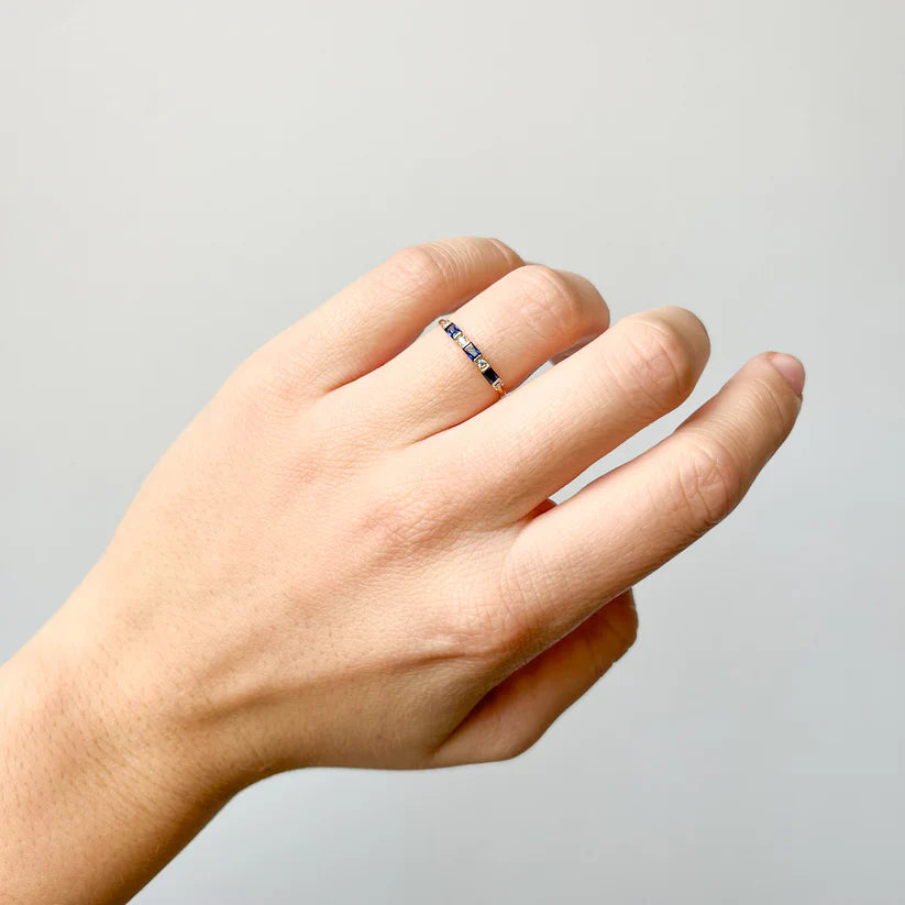 Anillo de Oro 9K con Circonitas Zafiro y Blancas