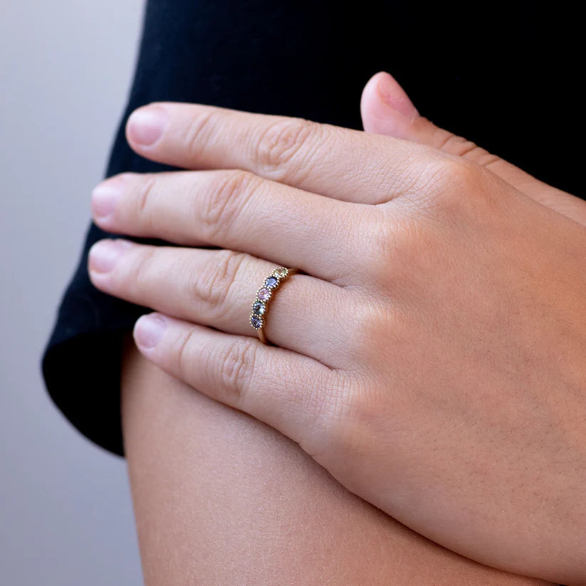 Anillo de Oro 9K con Circonitas de Colores