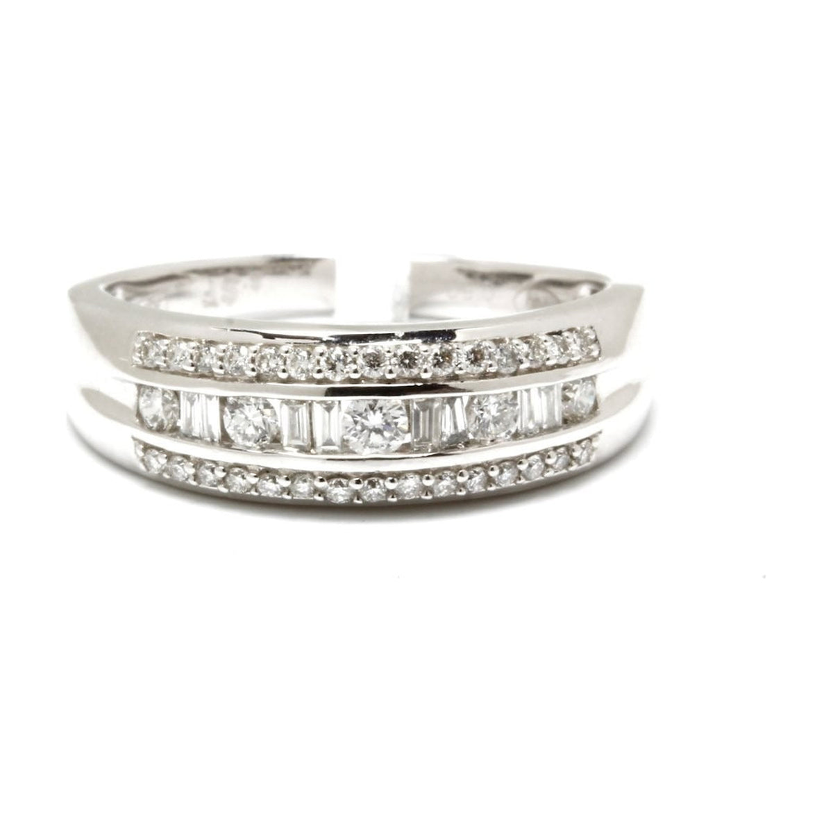 Anillo de Oro 18K con Diamantes Brillante y Baguette