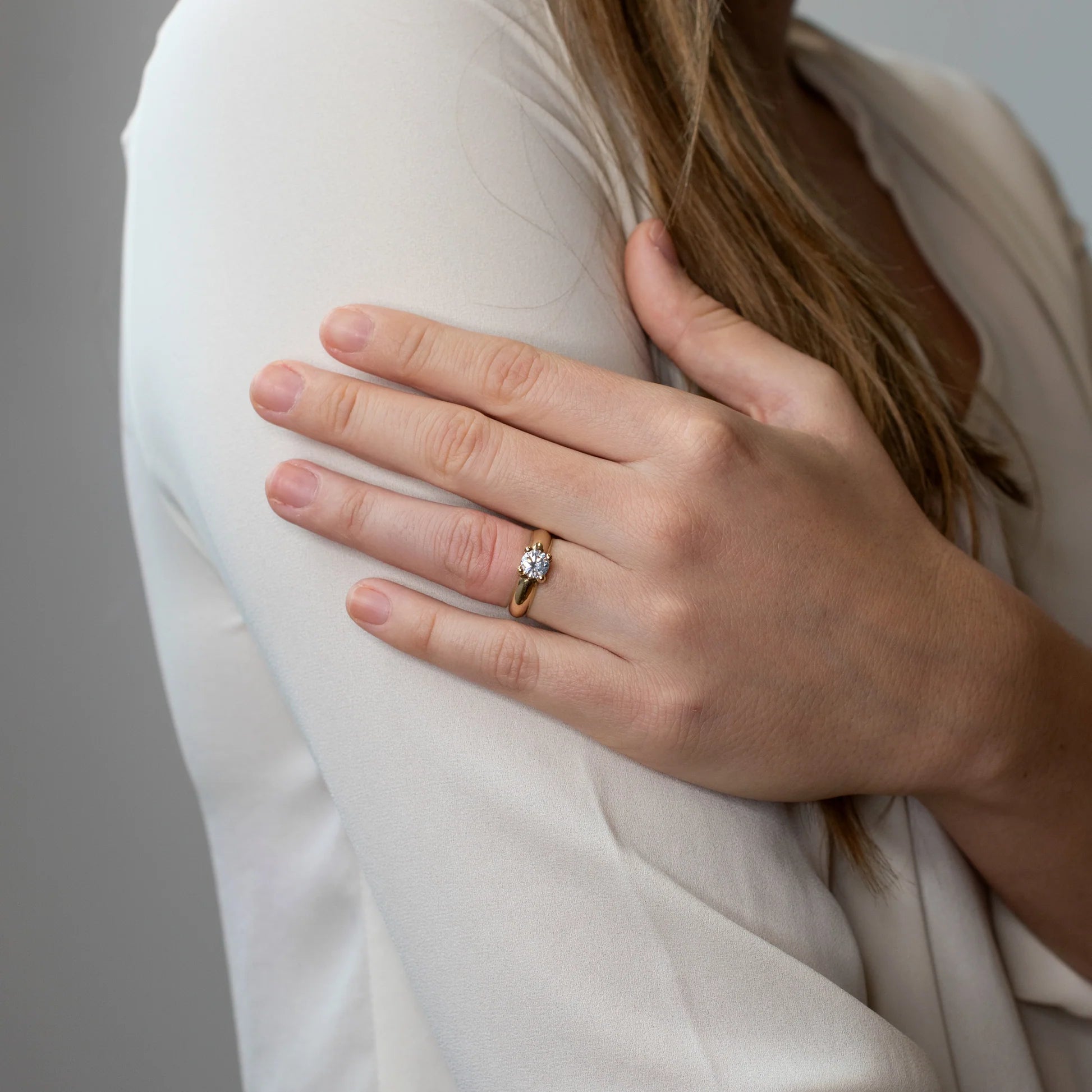 Anillo Solitario Redondeado Circonita Oro