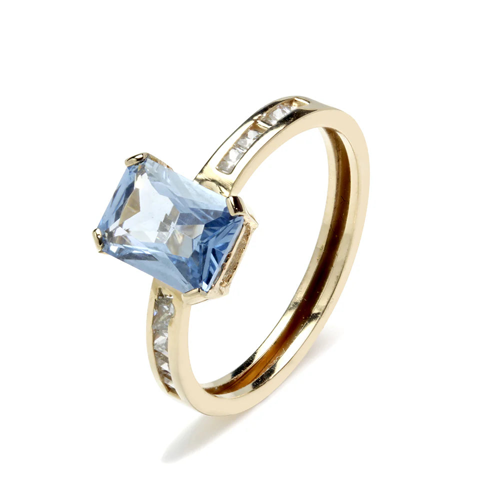 Anillo de Oro 9K con Aguamarina Talla Esmeralda