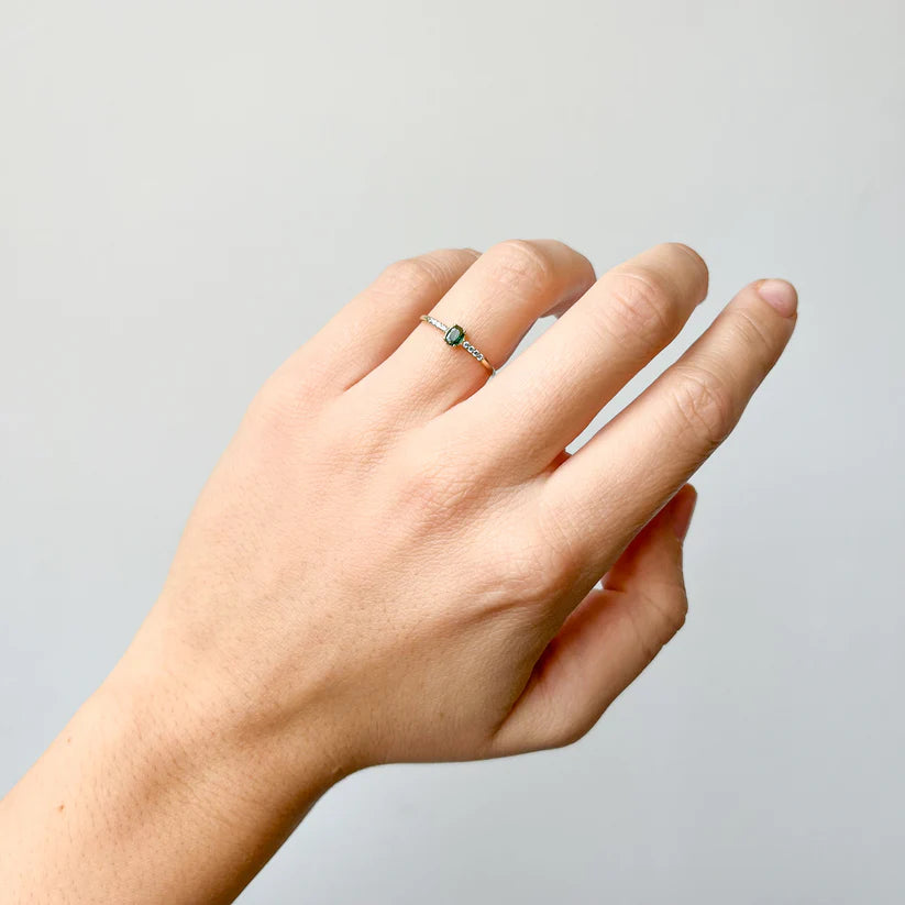 Anillo Solitario de Oro 9K con Circonita Esmeralda