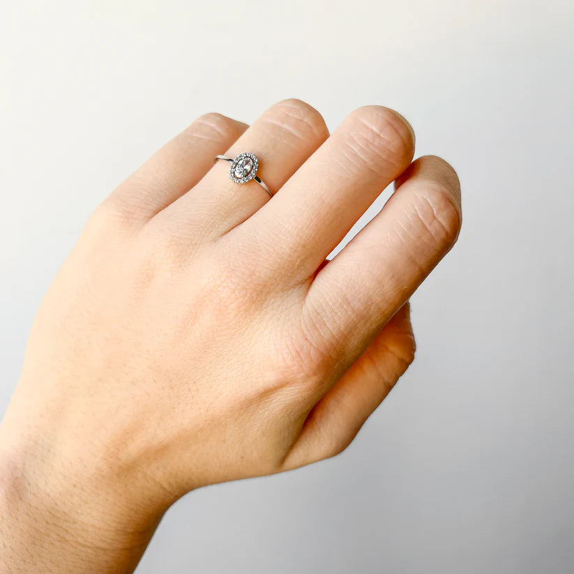 Anillo Solitario Ovalado Circonita Oro