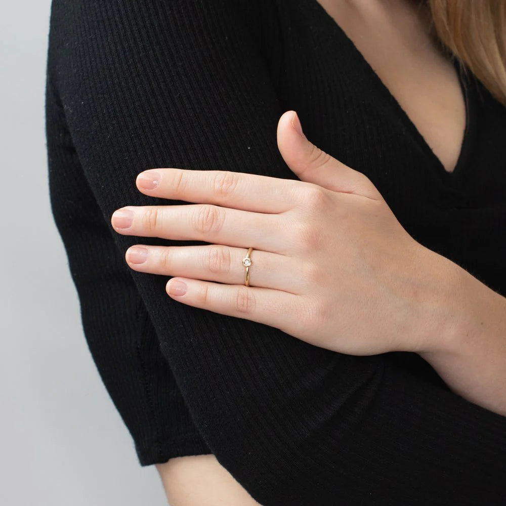 Anillo de Oro para Mujer con Circonita Bisel