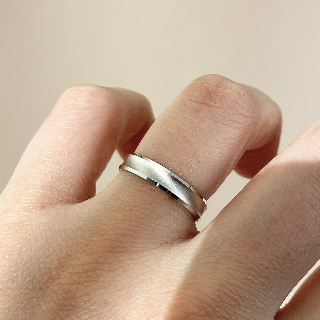 Alianza de Boda Cóncava Matiz