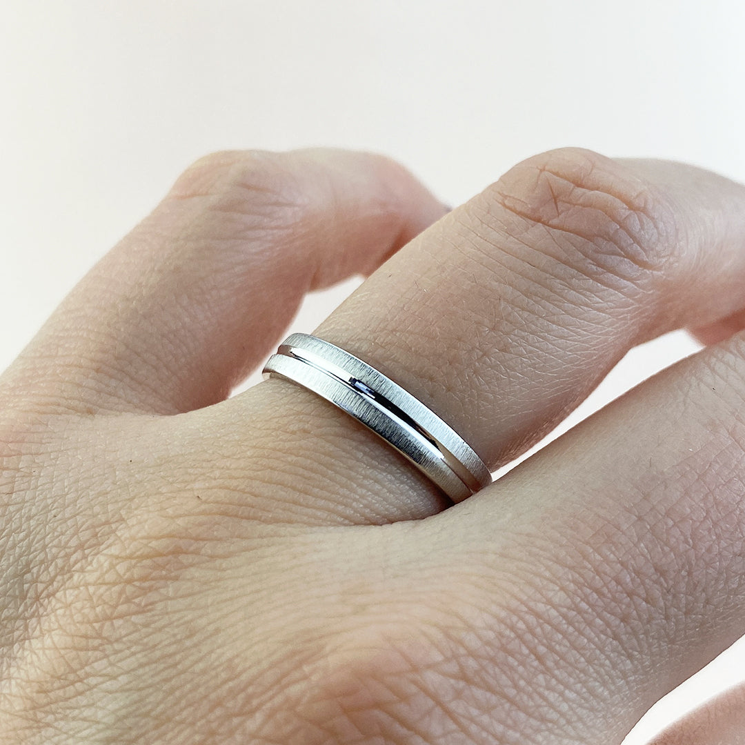 Alianza de Boda Mate Línea Brillante