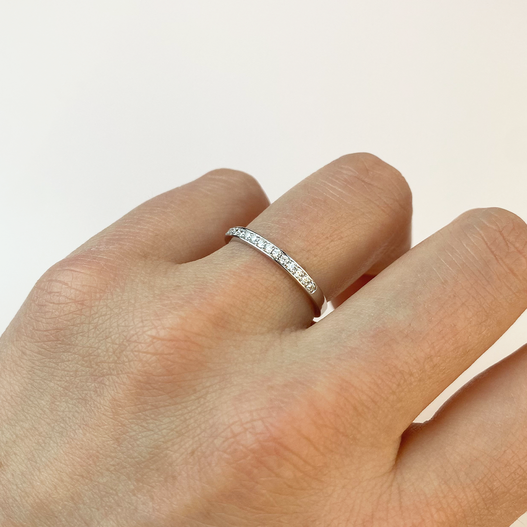 Anillo Media Alianza Diamantes Traviatta 0,18ct.