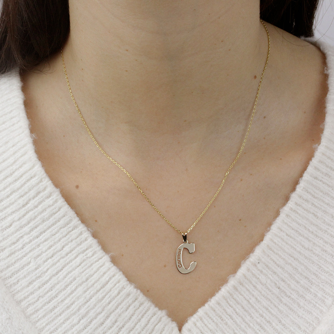 Collar con inicial y Nombre