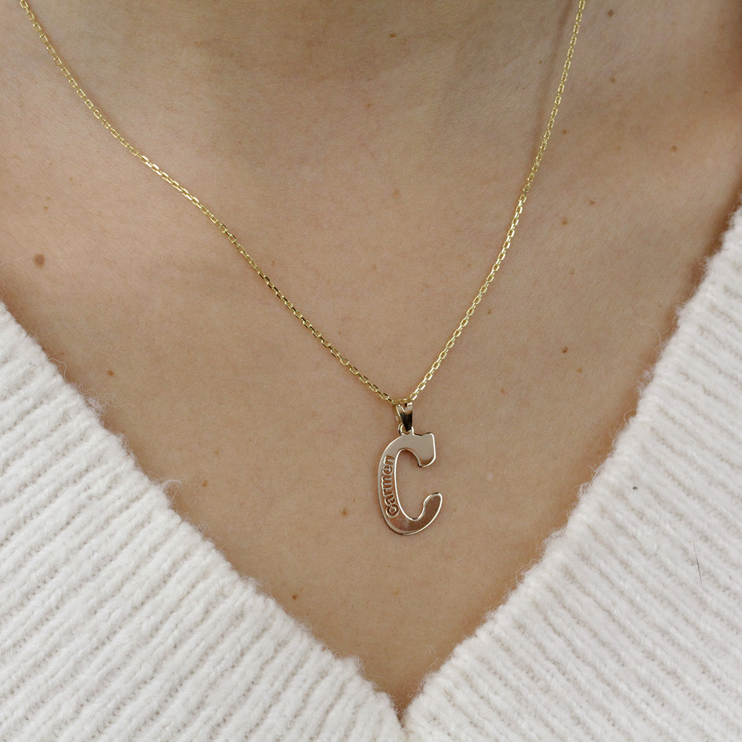 Colgante con inicial y Nombre Oro