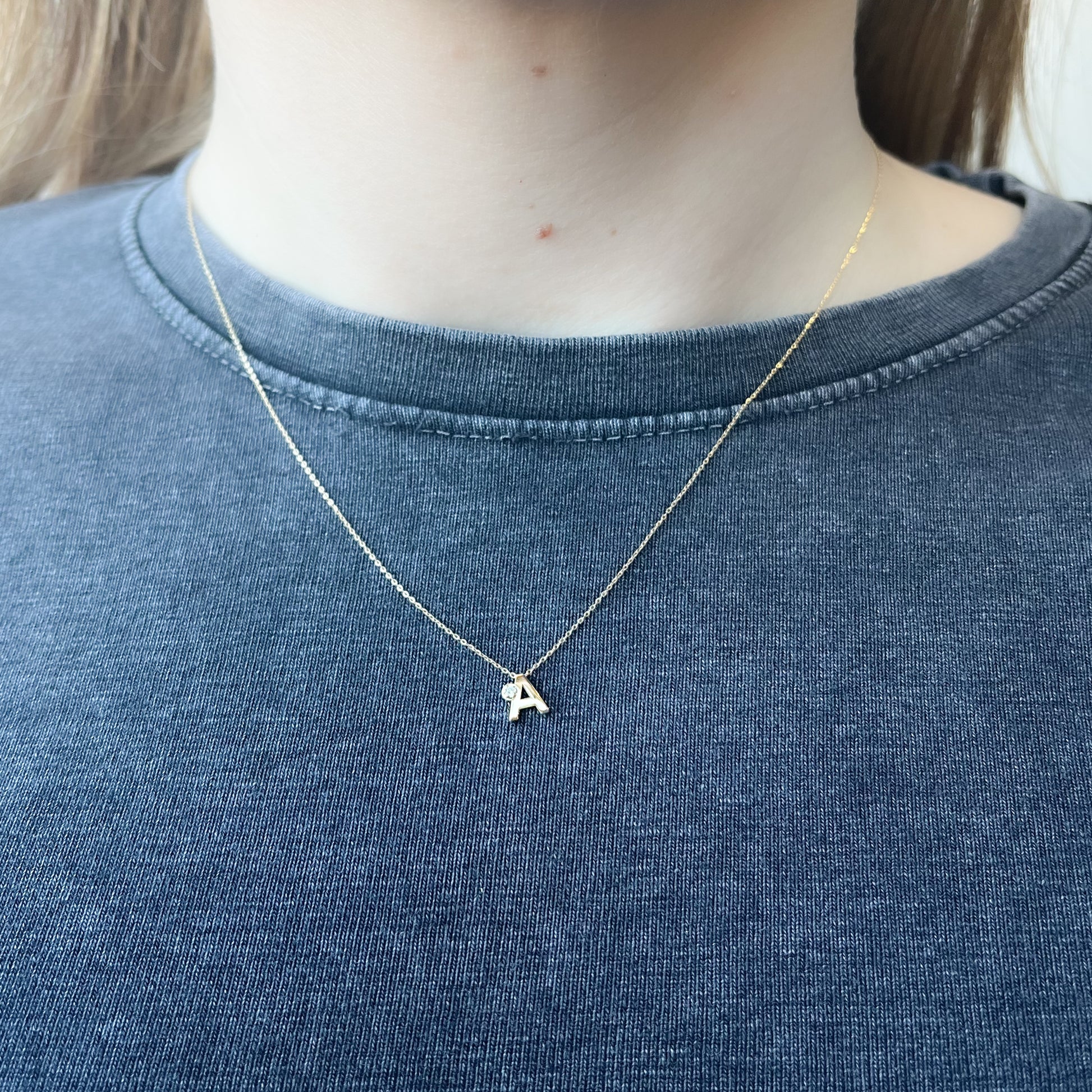 Collar con inicial Diamante Bisel