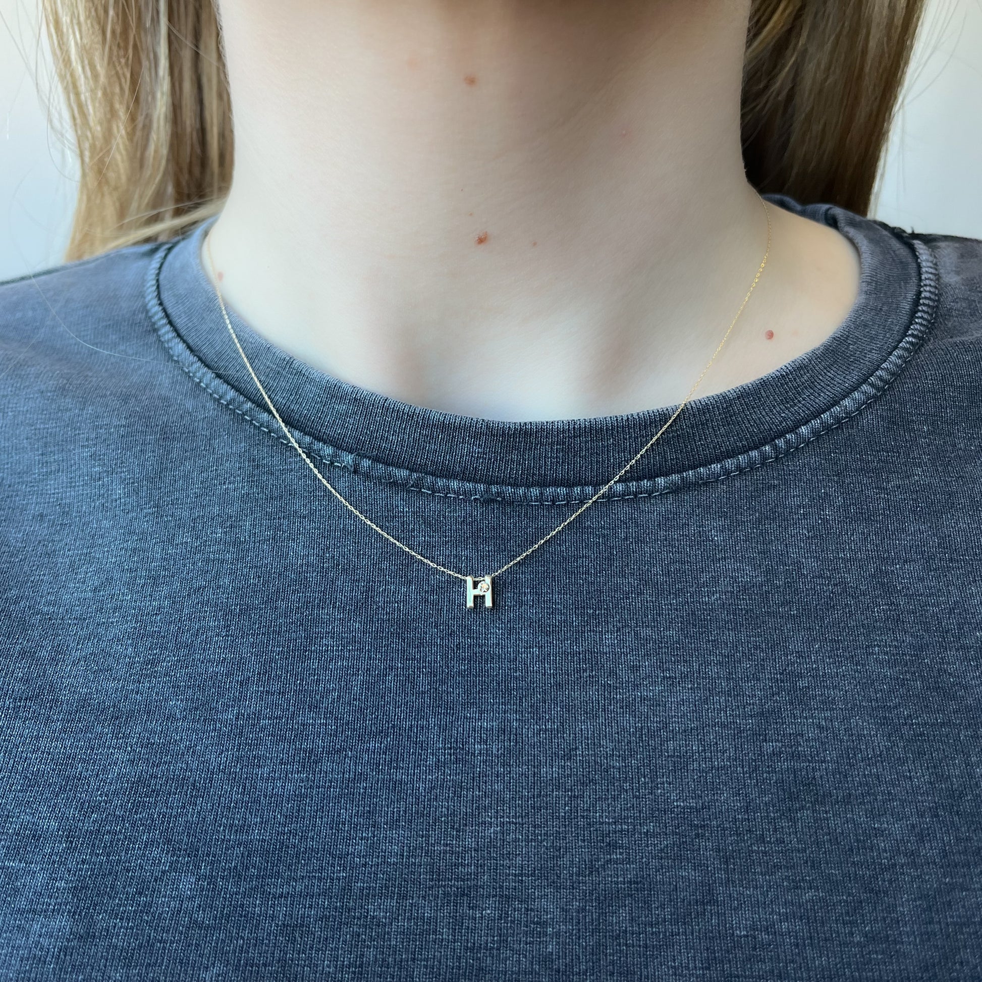 Collar Bisel Grabable con Diamante de Laboratorio en Oro 9k