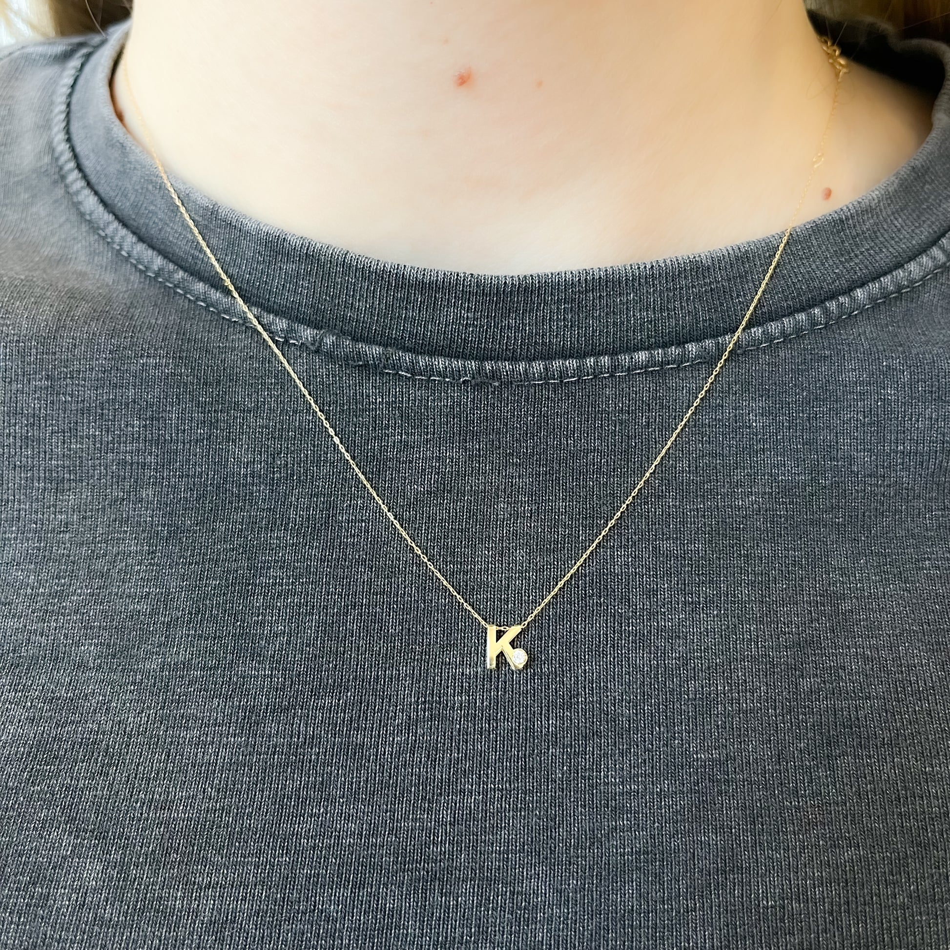 Collar Bisel Grabable con Diamante de Laboratorio en Oro 9k