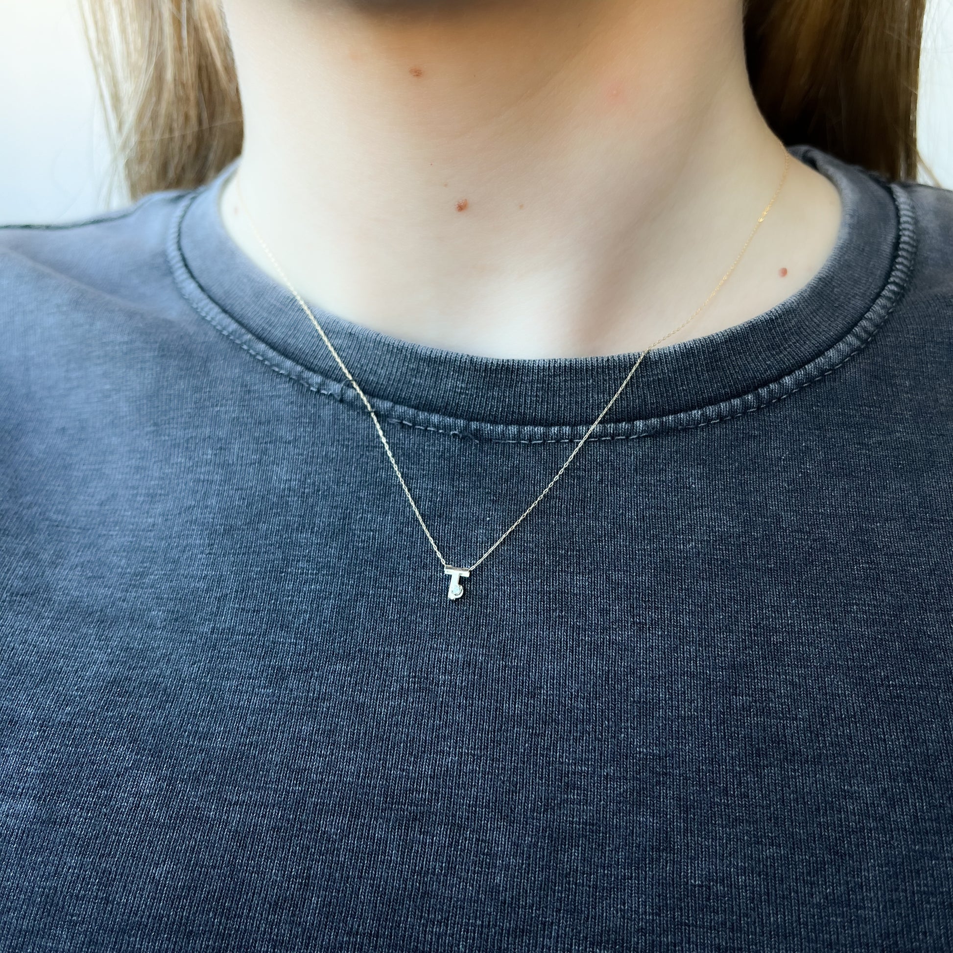 Collar Bisel Grabable con Diamante de Laboratorio en Oro 9k