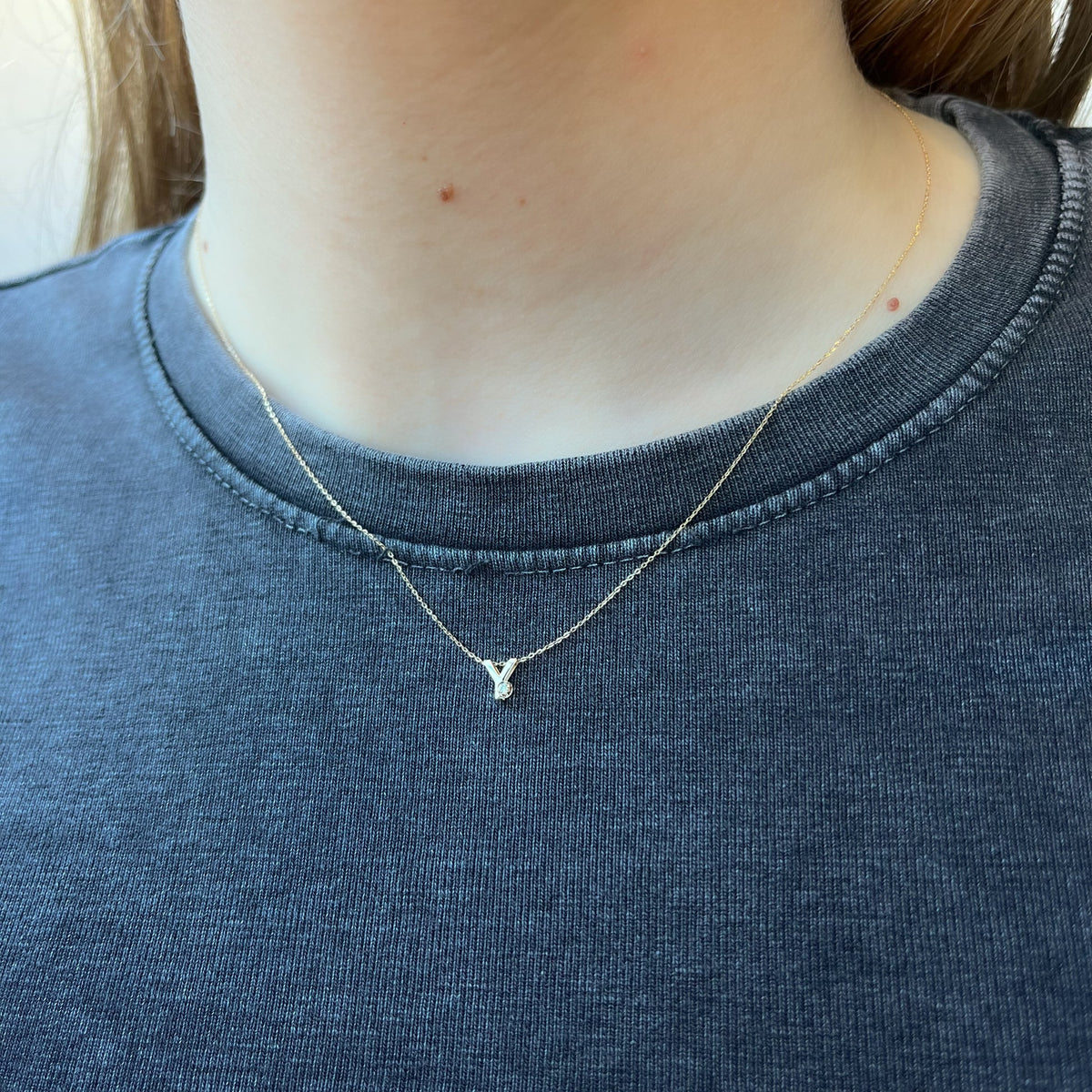Collar Bisel Grabable con Diamante de Laboratorio en Oro 9k