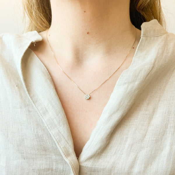 Colgante Deo con Diamante de Laboratorio en Oro 18k