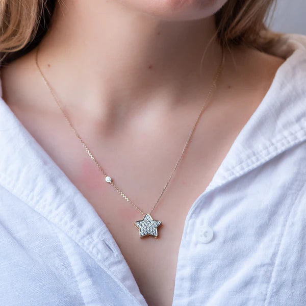 Collar Estrella con Diamante de Laboratorio en Oro 9k