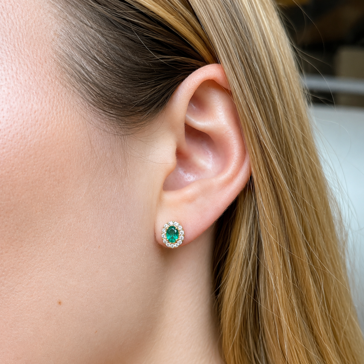 Pendientes de Oro 9K con Esmeraldas y Diamantes de Laboratorio para Mujer