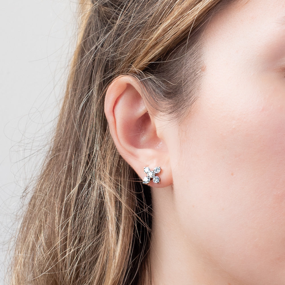 Aretes Flor con Diamante de Laboratorio en Oro 9k
