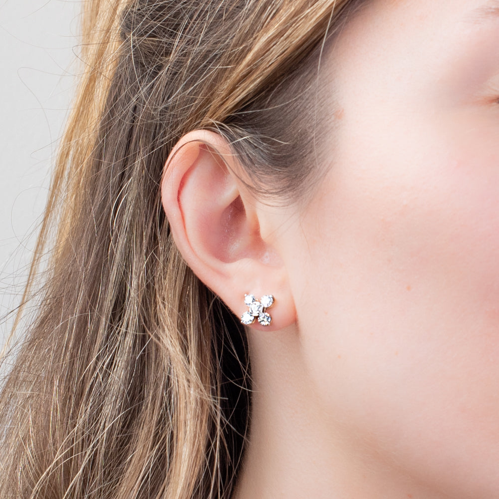 Aretes Flor con Diamante de Laboratorio en Oro 9k
