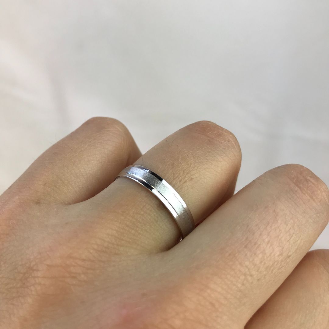 Alianza de Boda Satinado Centro 4mm