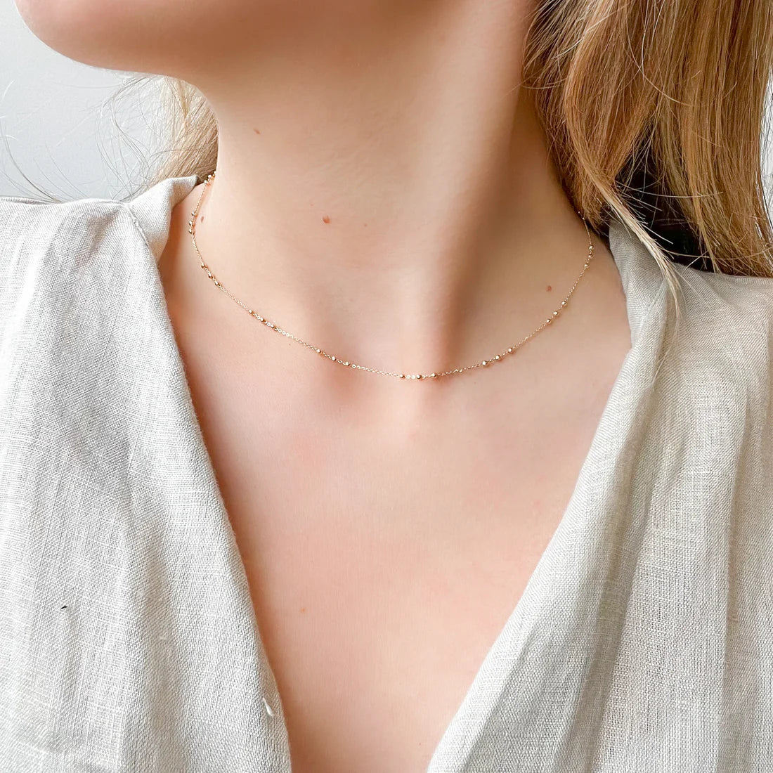 Collar Satélites de Oro 9K