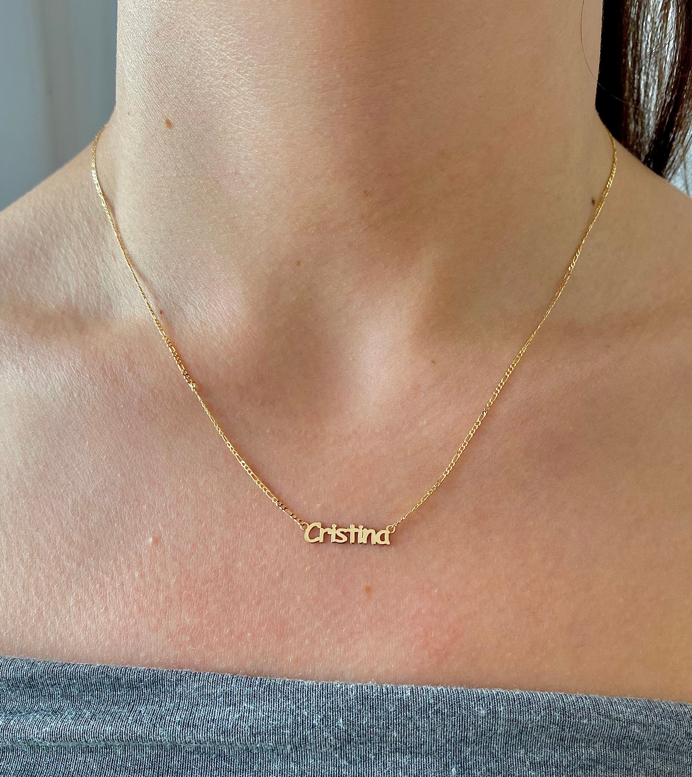 Collar Minimal de Oro 18K con Nombre Grabado