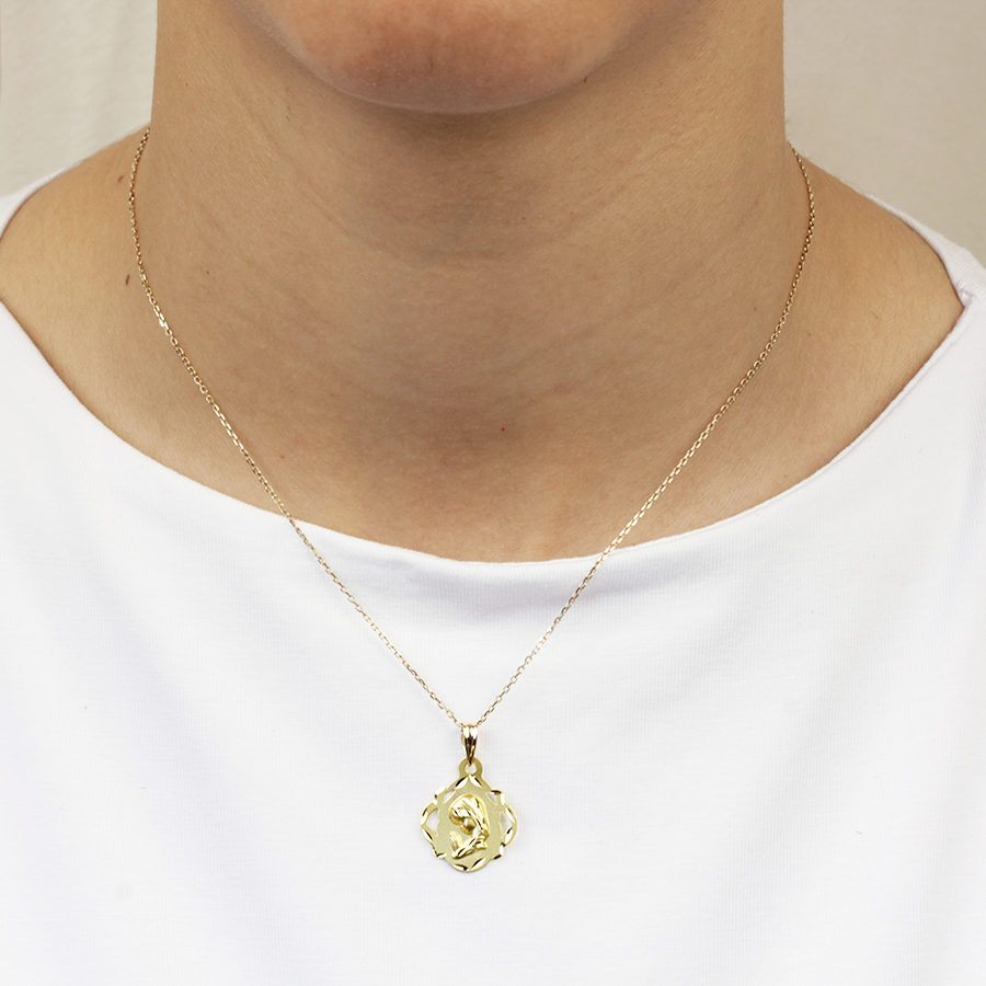 Collar Virgen Niña de Oro 18K Personalizado