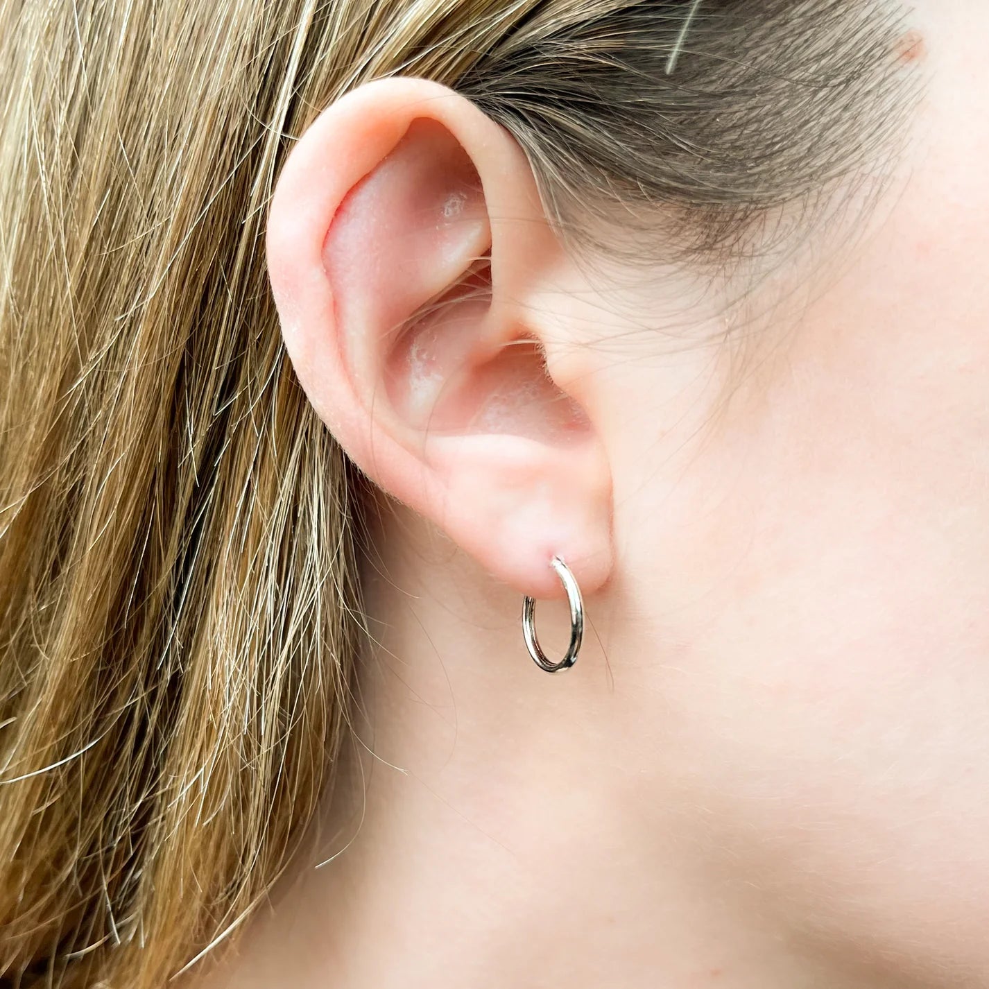 Pendientes Aro Tubo Redondo de Oro 9K