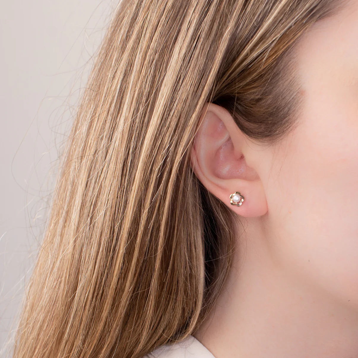 Pendientes Flor y Perlas de Oro 9K
