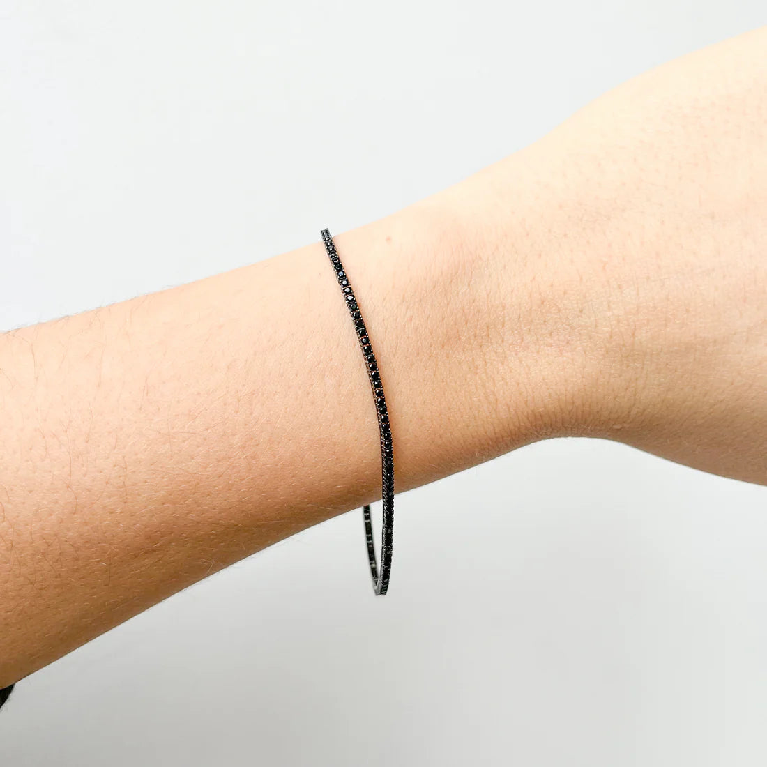 Pulsera Rivière de Oro 9K con Circonitas Negras