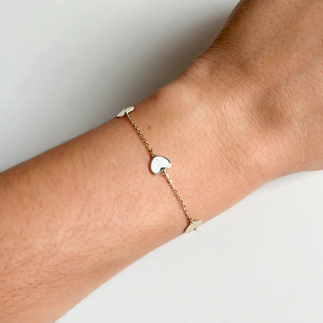 Pulsera Corazones de Oro 9K con Nácar
